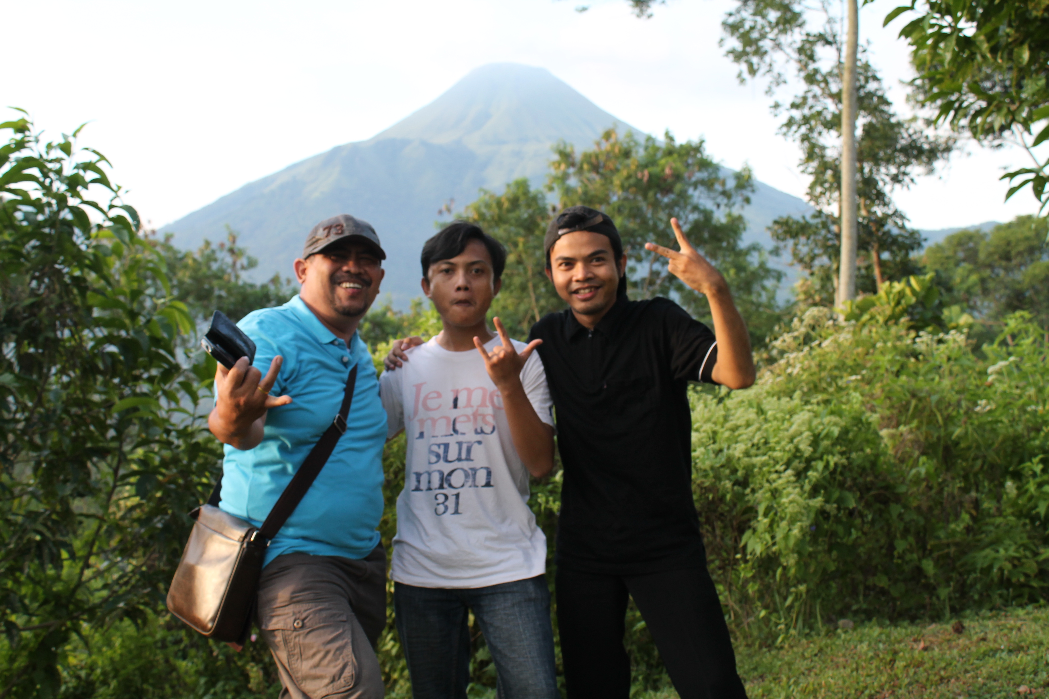 Pak Windu (Univ. Udayana Bali)-Ilham N. (UPI Bandung)-Aditia Gunawan (PNRI Jakarta) 